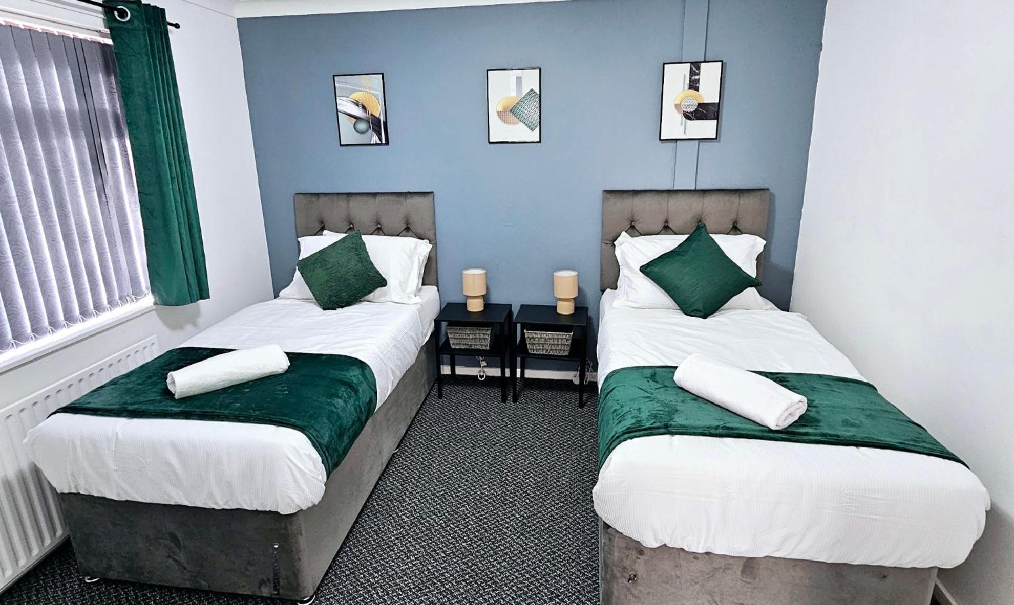 Lushstay Telford - Families, Contractors & Group Of Friends, Long Term Stay Esterno foto