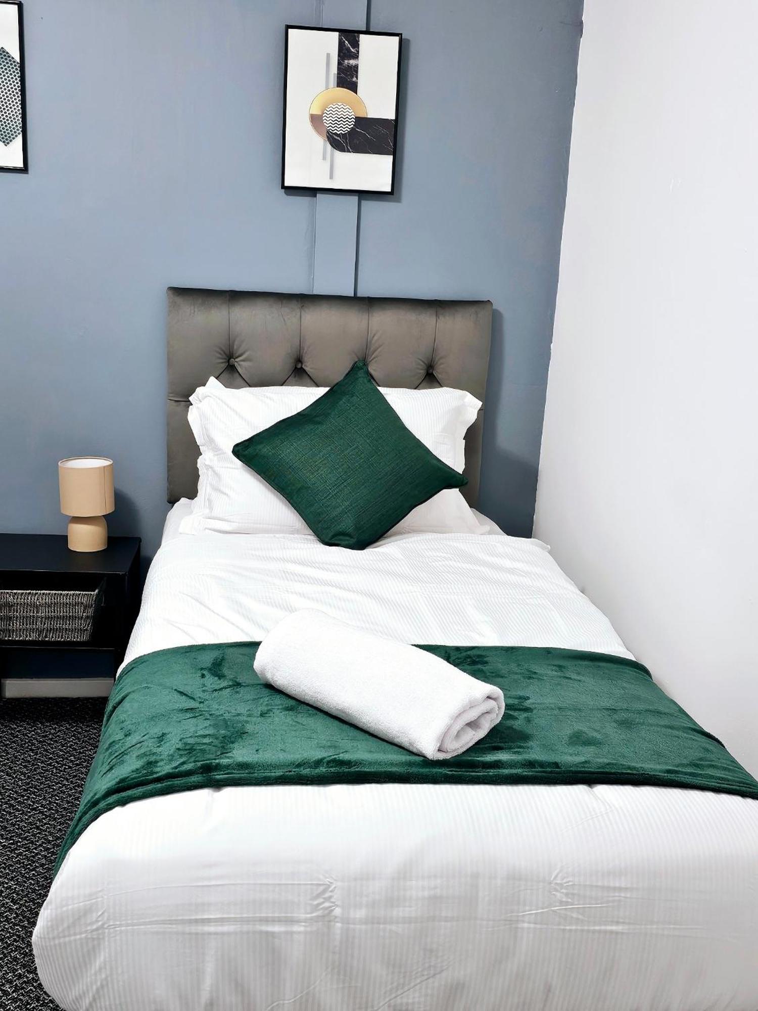 Lushstay Telford - Families, Contractors & Group Of Friends, Long Term Stay Esterno foto